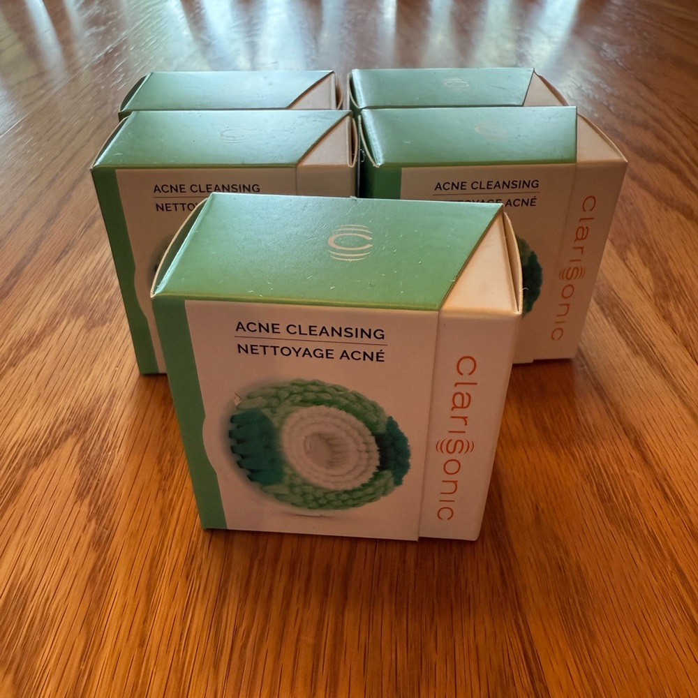 3 LEFT (SELLING SEPARATELY) Clarisonic Acne Cleansing Replacement Brush Heads